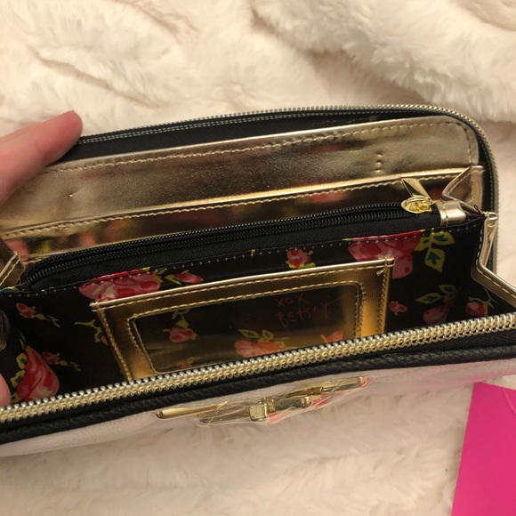 NWT Betsey Johnson Cream and Black Wallet - Picture 7 of 8